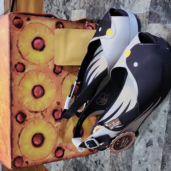 Hot Chocolate Design Black Birds Sandal - Picture 7 of 16